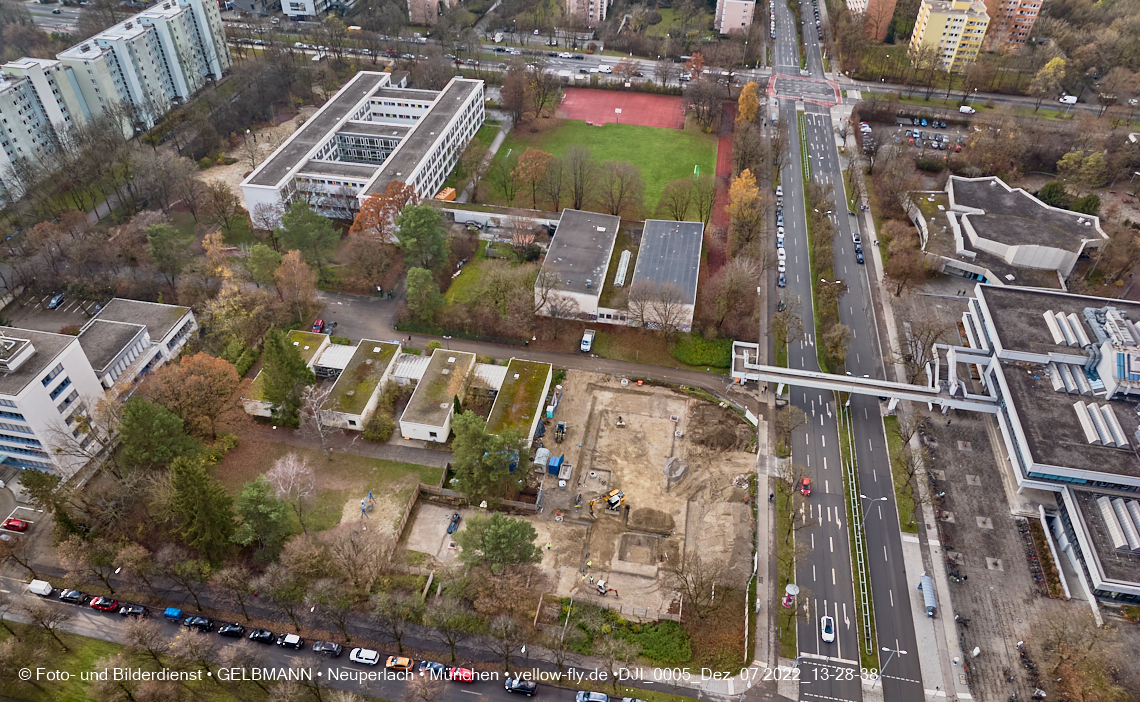 07.12.2022 - Luftbilder von der Baustelle an der Quiddestraße 'Haus für Kinder' in Neuperlach